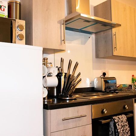 Livestay-Modern Apartment Minutes Away From Heathrow Слау Екстериор снимка