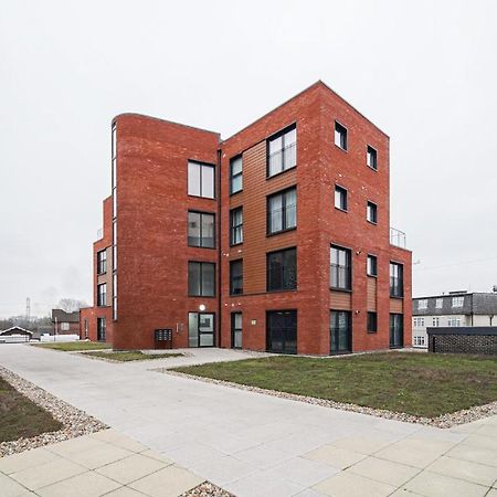 Livestay-Modern Apartment Minutes Away From Heathrow Слау Екстериор снимка