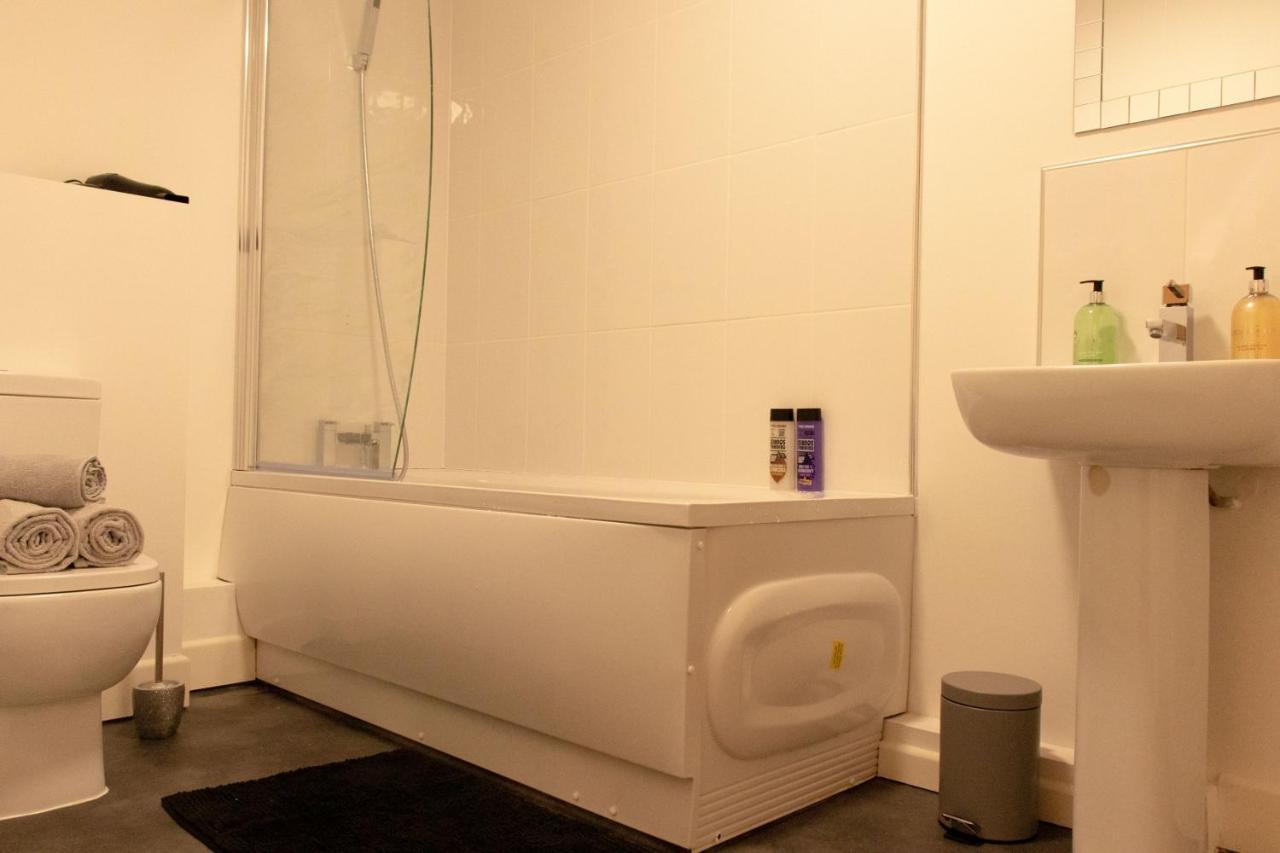 Livestay-Modern Apartment Minutes Away From Heathrow Слау Екстериор снимка