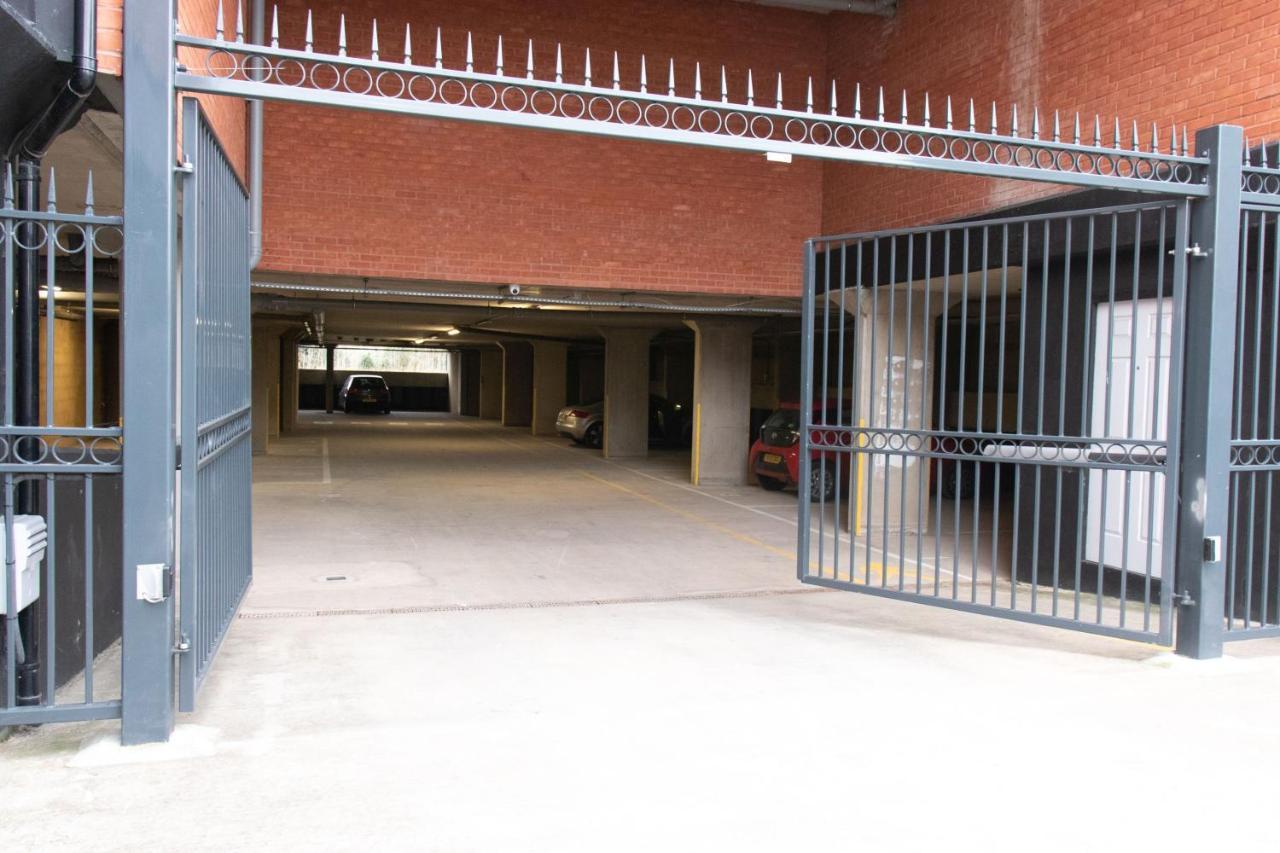 Livestay-Modern Apartment Minutes Away From Heathrow Слау Екстериор снимка