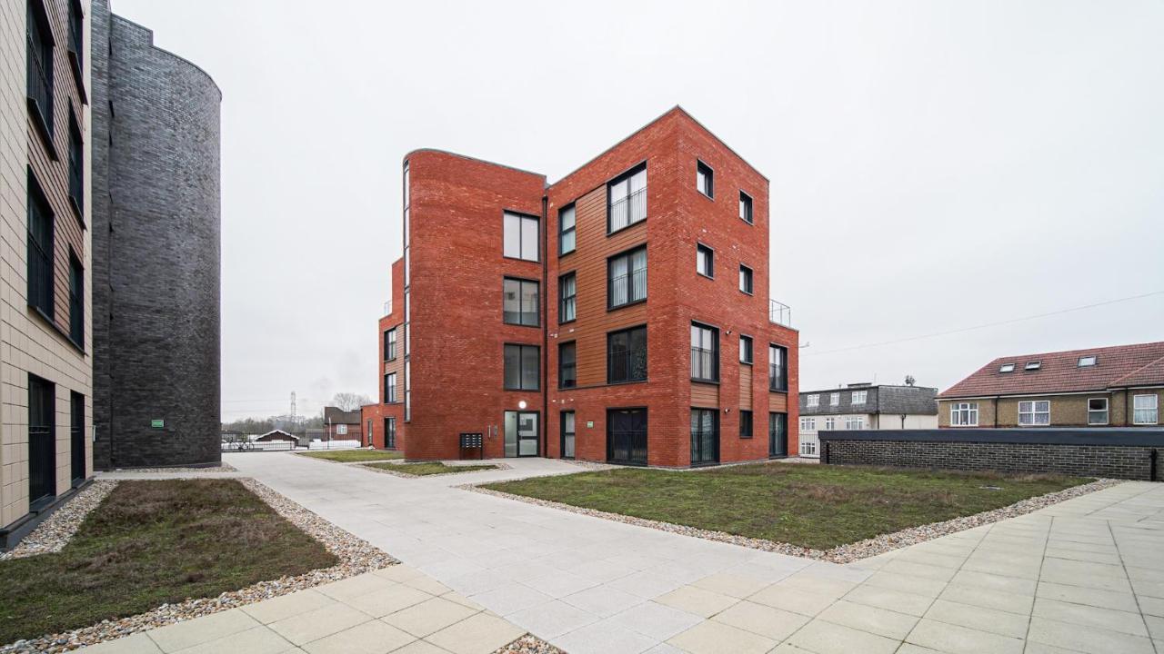 Livestay-Modern Apartment Minutes Away From Heathrow Слау Екстериор снимка
